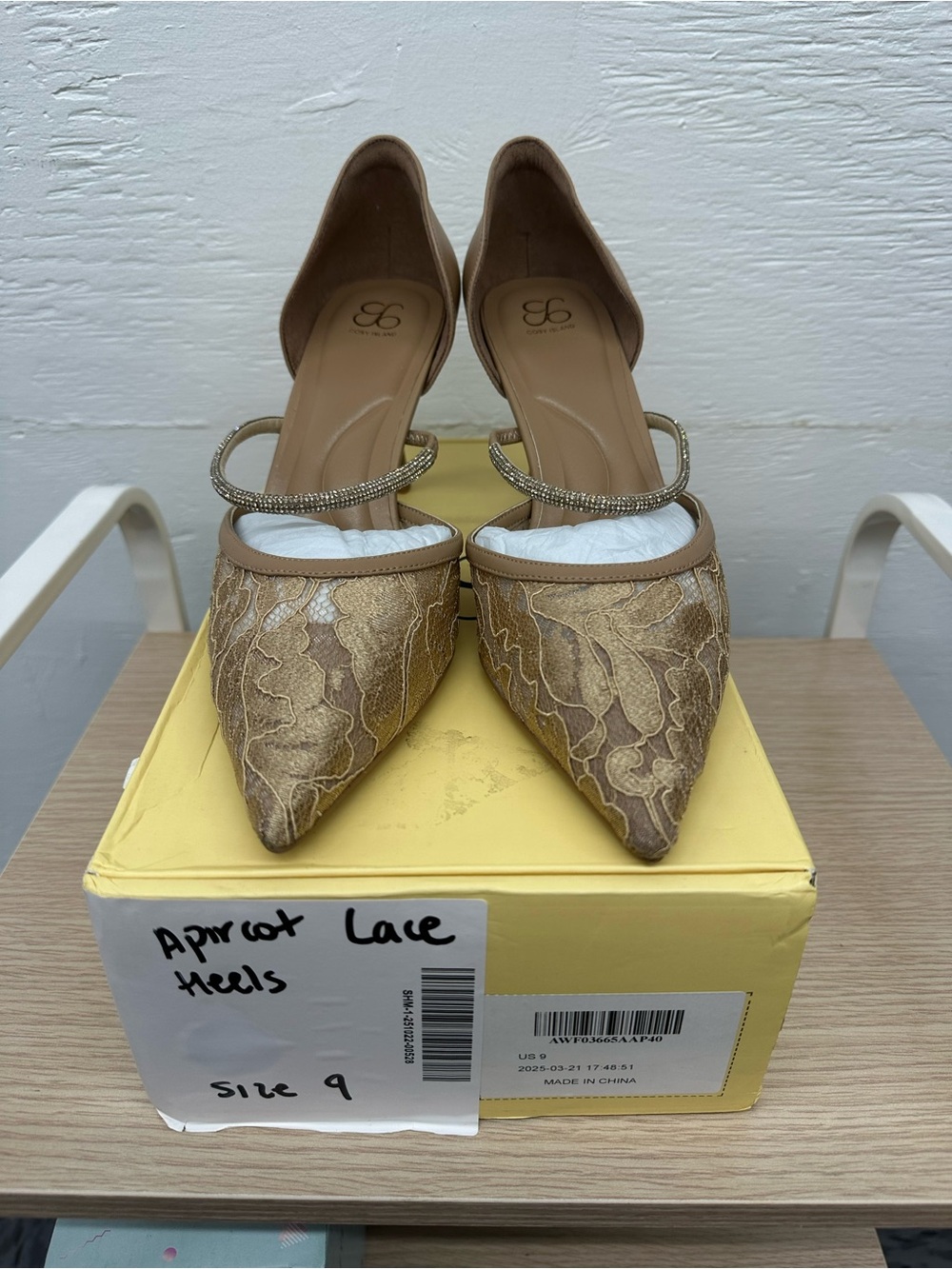 Cosy island apricot lace heels